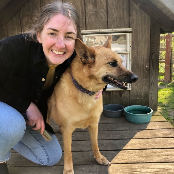 Meet your Posher, Danielle - Picture 1 of 1